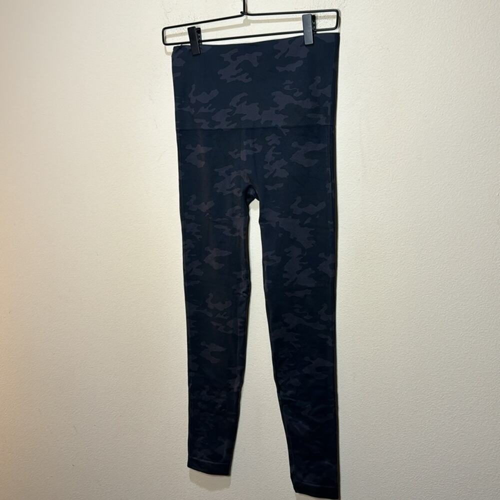 SPANX Look at Me Now High-Waisted Seamless Leggings - Black Camo L - Picture 5 of 6